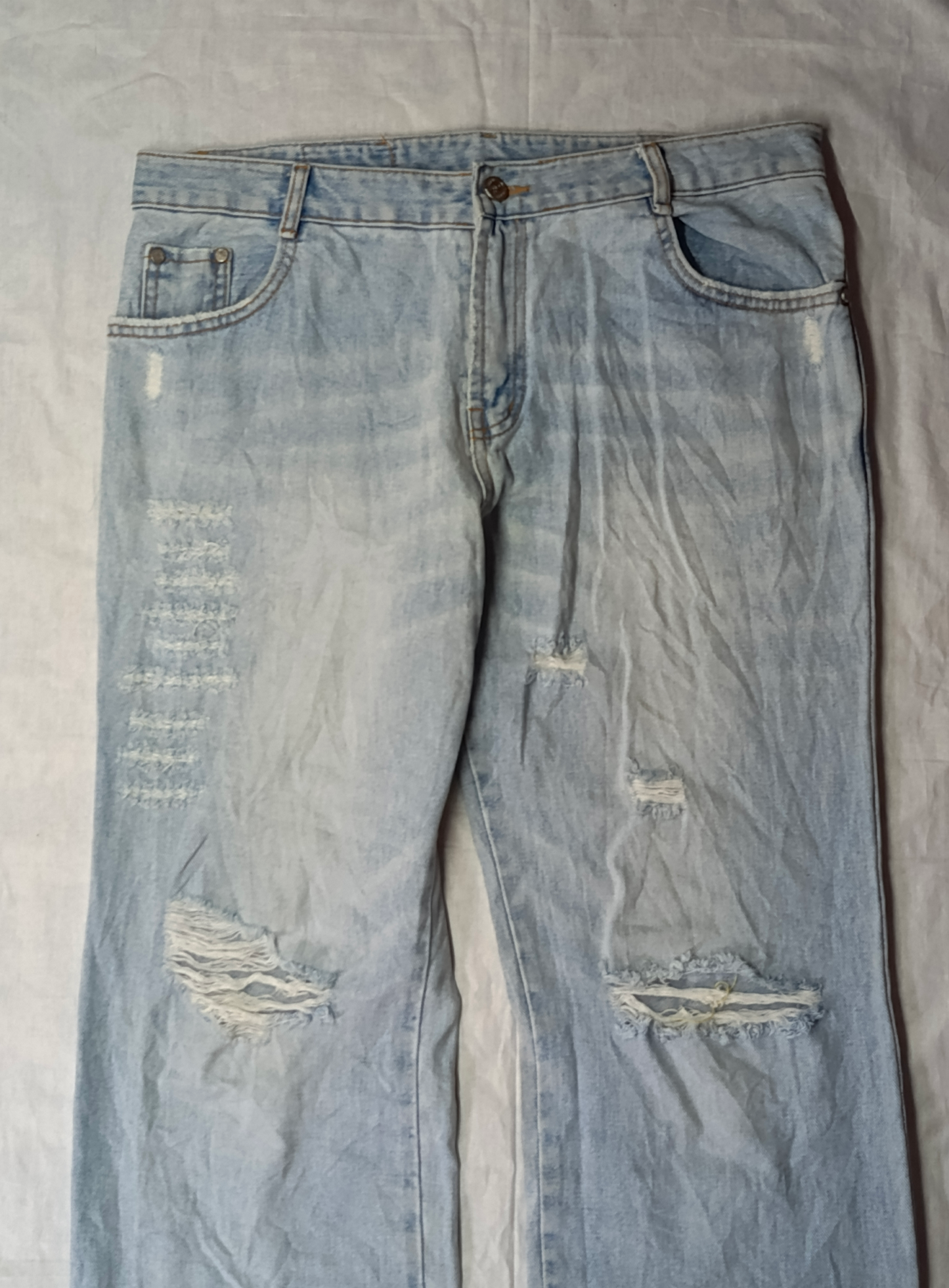 Damage baggy jeans